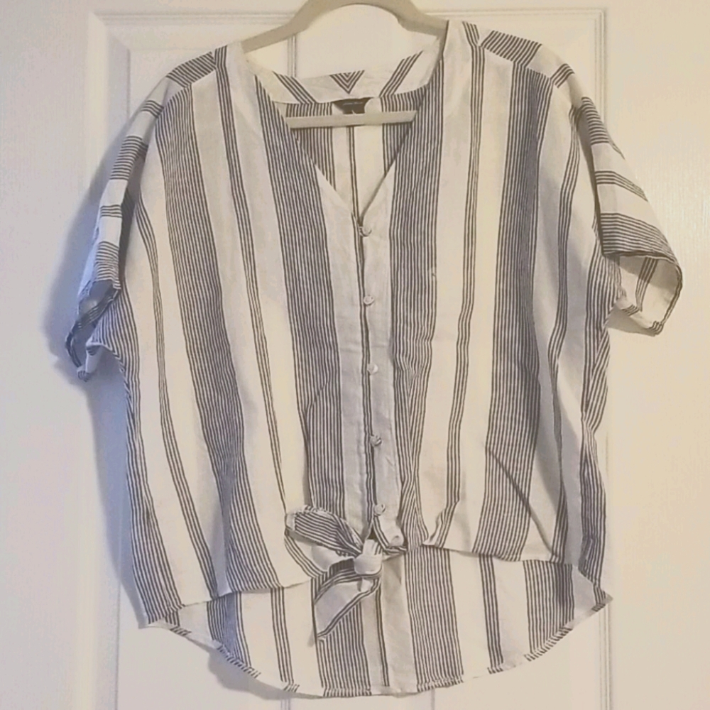 Eddie Bauer Short Sleeve Tie Front Top